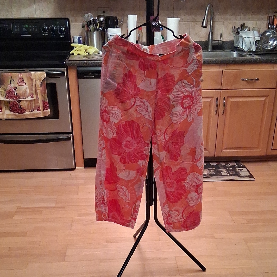 Rachel Zoe Coral & White Floral Capris With Relaxed Fit